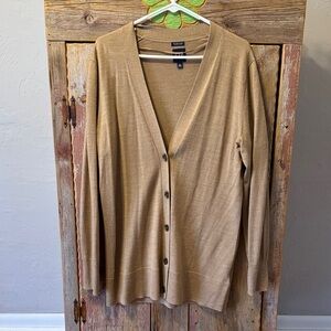 Gap Merino Wool Cardigan size large tall.  Excellent condition. Camel